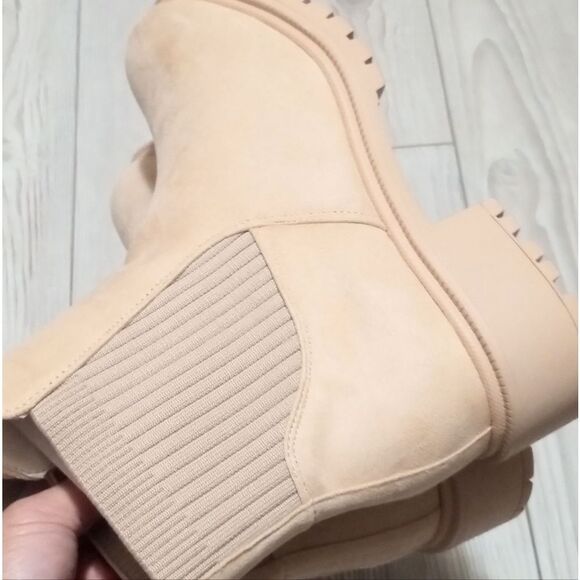 (51-4132)  Women's Chelsea Boots Sz 9.5 - Picture 4 of 7
